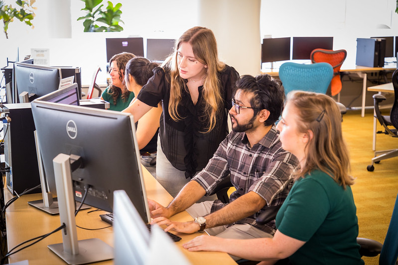 Students in front of a monitor.